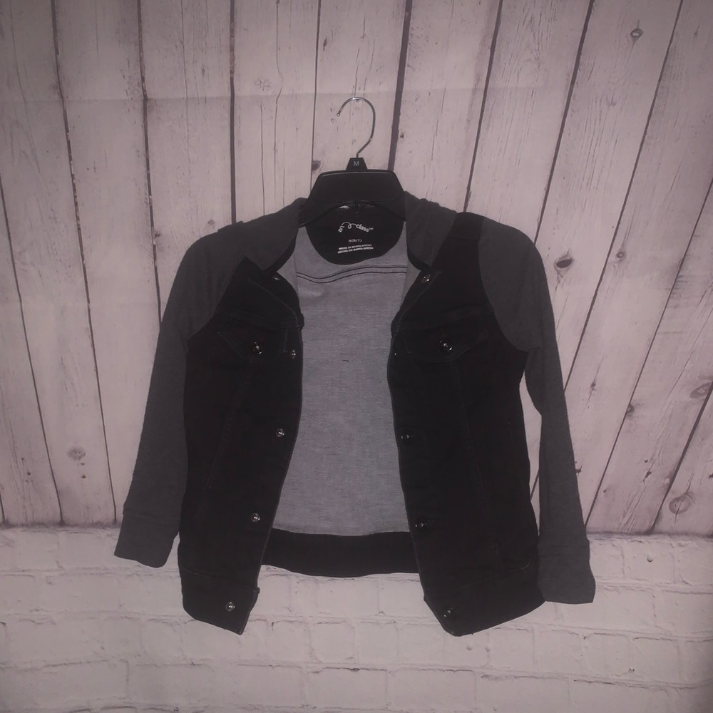 Art Class Black and Gray Apparel